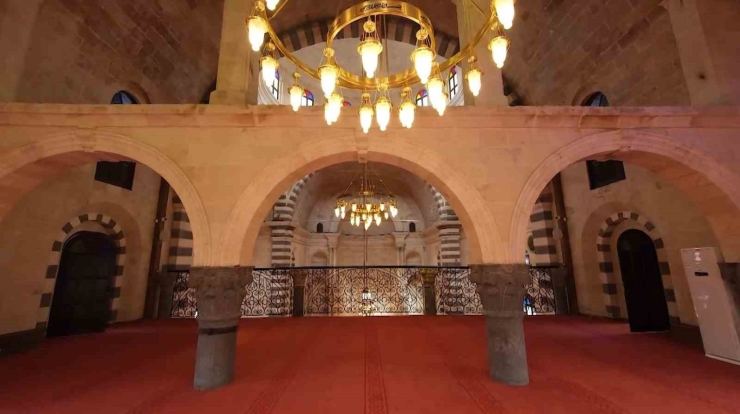 Gaziantep’teki Tarihi Kurtuluş Camii İhtişamıyla Hayran Bırakıyor