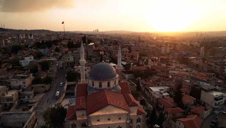 Gaziantep’teki Tarihi Kurtuluş Camii İhtişamıyla Hayran Bırakıyor