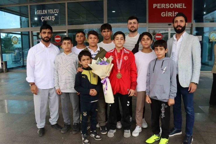 Balkan Şampiyonu Memleketi Şanlıurfa’da Coşkuyla Karşılandı