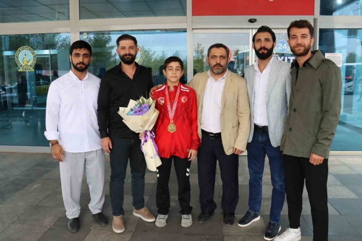 Balkan Şampiyonu Memleketi Şanlıurfa’da Coşkuyla Karşılandı