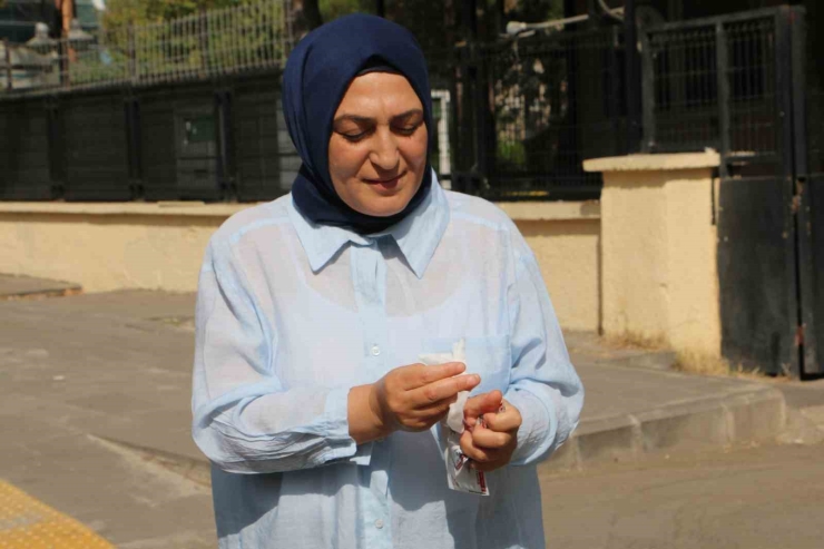 Islak Mendil Ve Dezenfektan Kullandı, Ehliyetinden Oldu