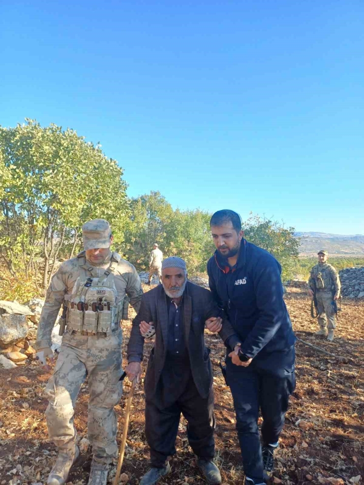 Diyarbakır’da Kendisinden Haber Alınamaya Alzaymır Hastası Yaşlı Adam, Çalı Toplarken Bulundu