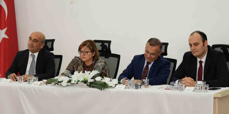 Vali Çeber İle Başkan Şahin, Arabanlı Muhtarların Taleplerini Dinledi