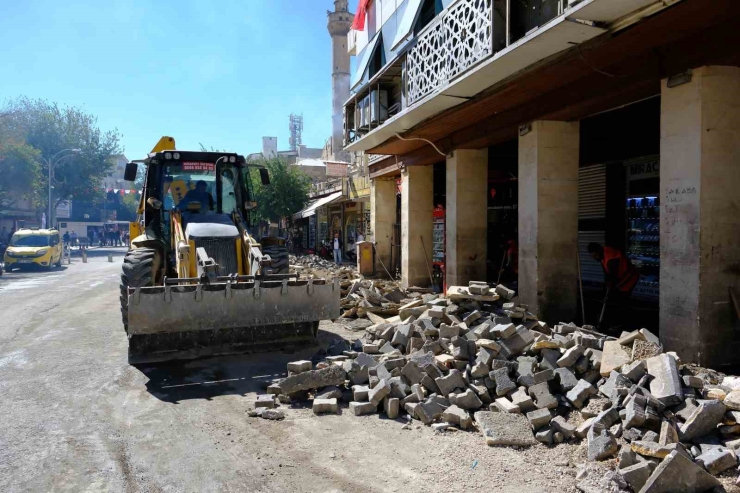 Şanlıurfa’da Divanyolu Yayalaştırma Projesi İle Tarihi Bölge Canlanıyor