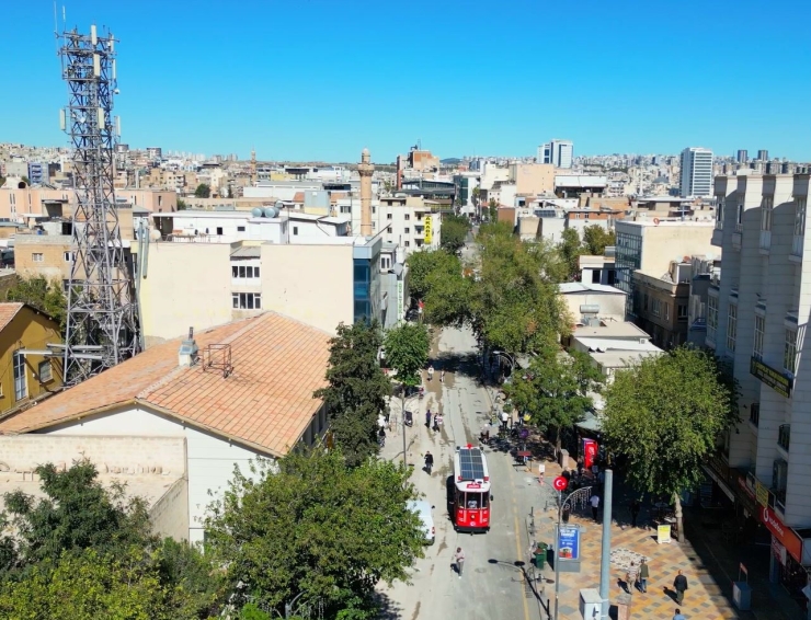 Şanlıurfa’da Divanyolu Yayalaştırma Projesi İle Tarihi Bölge Canlanıyor