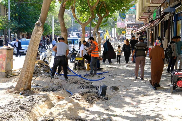 Şanlıurfa’da Divanyolu Yayalaştırma Projesi İle Tarihi Bölge Canlanıyor