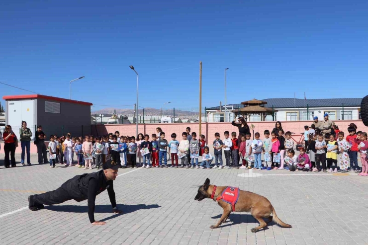 Öğrencilere Tanıtım Ve Bilgilendirme Etkinliği Düzenledi