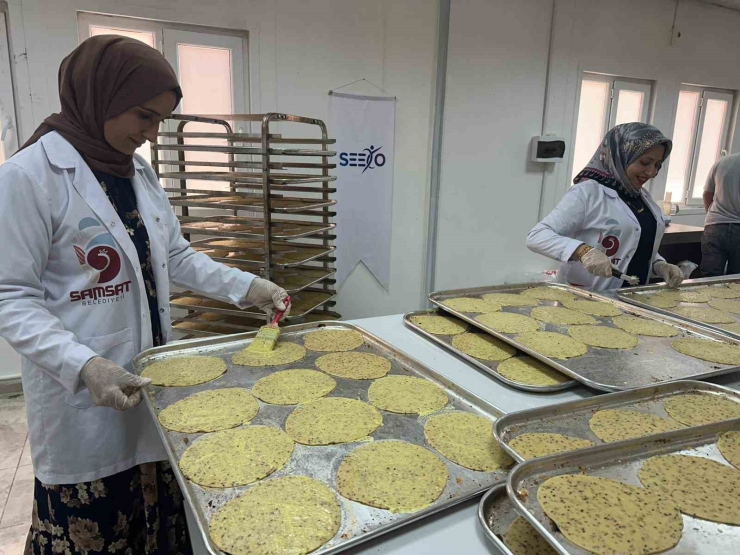 Kadınlar Hem Kültürlerini Yaşatıyor Hem De Aile Ekonomisine Katkı Sağlıyor
