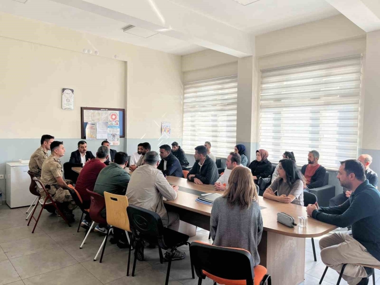 Kaymakam Atış, Öğretmenlerle Bir Araya Geldi