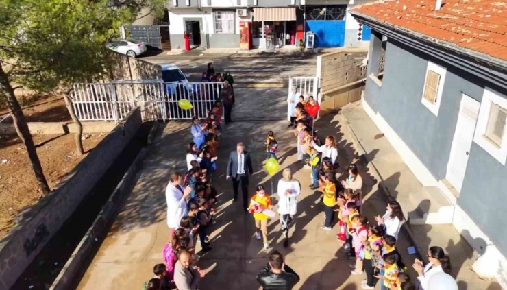 Lösemiyi Yenip Okuluna Dönen 4’üncü Sınıf Öğrencisine Görkemli Karşılama