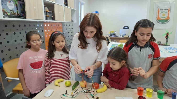 Esentepe Gençlik Merkezinde Çocuklar Teknolojiyle Buluşuyor