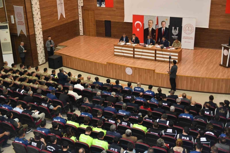 Şanlıurfa’da "okul Ve Okul Çevresi Güvenliği" Değerlendirme Toplantısı