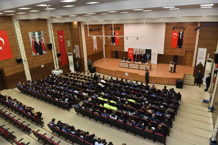 Şanlıurfa’da "okul Ve Okul Çevresi Güvenliği" Değerlendirme Toplantısı