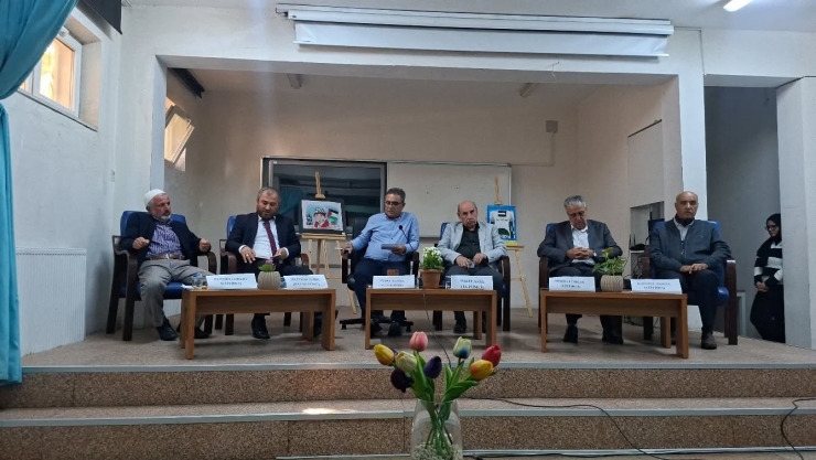 Kahta’da "imam Hatipliler Haftası" Paneli Düzenlendi