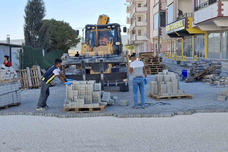 Büyükşehir Belediyesi, Araban’da Kilitli Parke Taşı Döşeme Çalışmalarına Başladı