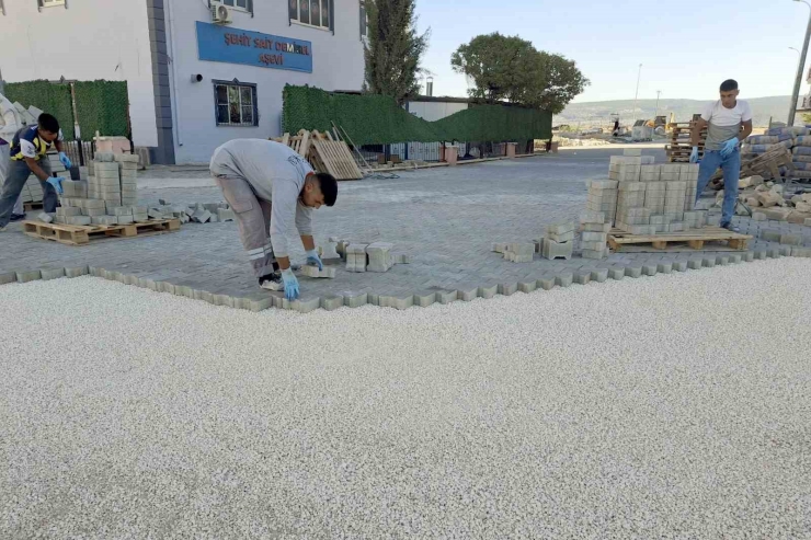 Büyükşehir Belediyesi, Araban’da Kilitli Parke Taşı Döşeme Çalışmalarına Başladı