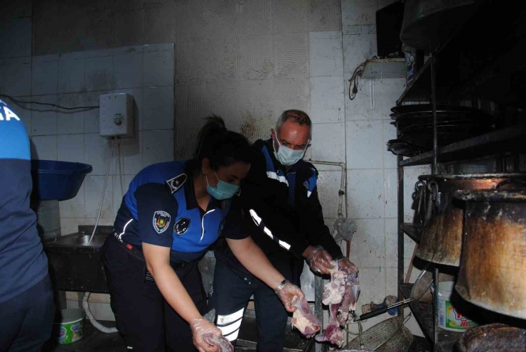 Şanlıurfa’da 1 Ton Kokmuş Ve Bozuk Et Ele Geçirdi