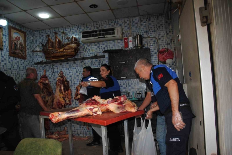 Şanlıurfa’da 1 Ton Kokmuş Ve Bozuk Et Ele Geçirdi