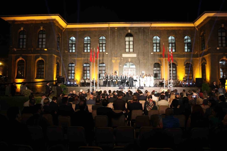 Tbmm Başkanı Kurtulmuş, Diyarbakır’da Kültür Yolu Festivali’ne Katıldı