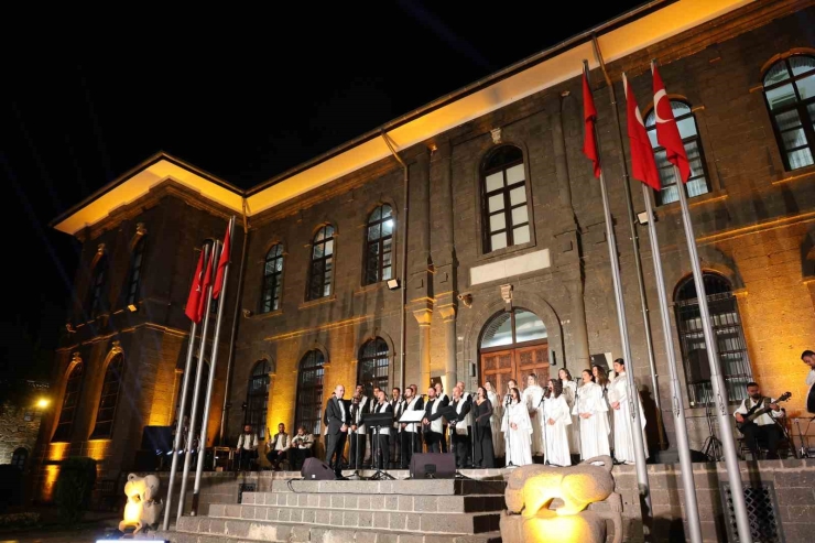 Tbmm Başkanı Kurtulmuş, Diyarbakır’da Kültür Yolu Festivali’ne Katıldı