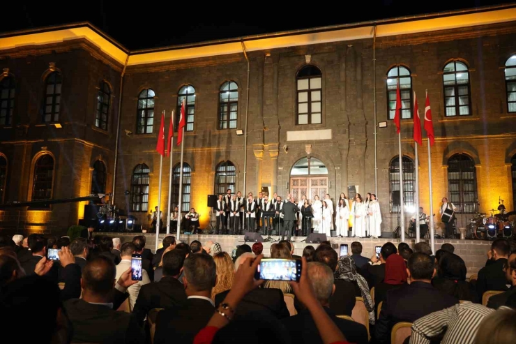 Tbmm Başkanı Kurtulmuş, Diyarbakır’da Kültür Yolu Festivali’ne Katıldı