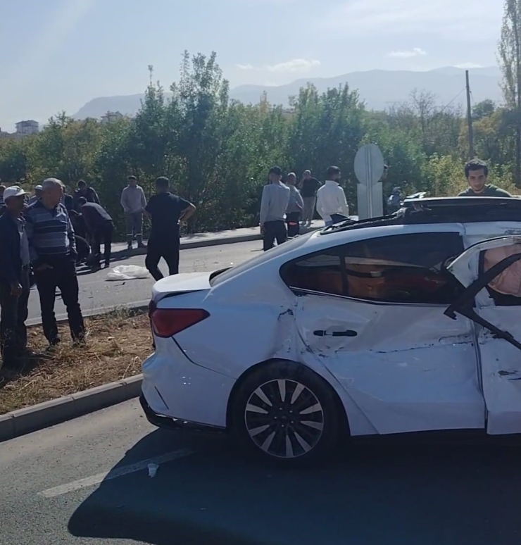 Malatya’da Üç Aracın Karıştığı Kazada, 1’i Ağır 3 Kişi Yaralandı