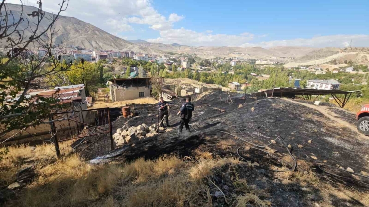 Malatya’nın Darende İlçesinde Ot Yangını