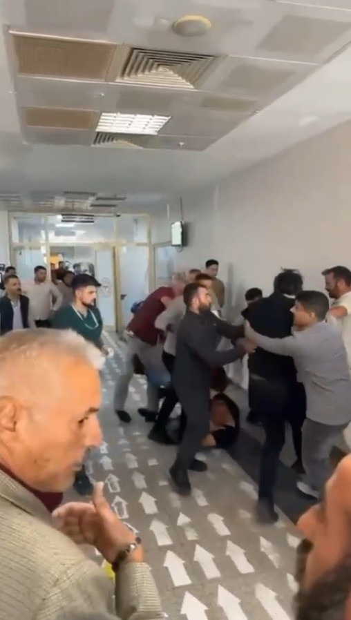 Şanlıurfa’da Hastane Acilinde Tekme Tokat Kavga Kamerada