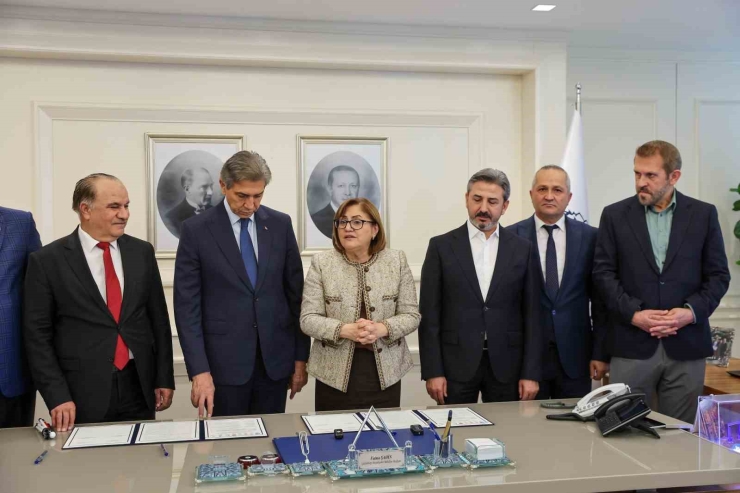 Depremden Etkilenen Ampute Bireyler İçin Ortez-protez, Mesleki Eğitim Ve İstihdam Destek Protokolü İmzalandı