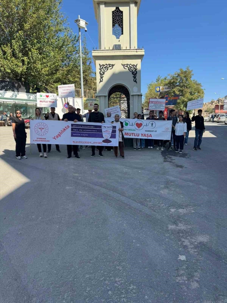 Dicle’de Sağlıkçılardan Dünya Yaşlılar Ve Yürüyüş Günü Etkinliği