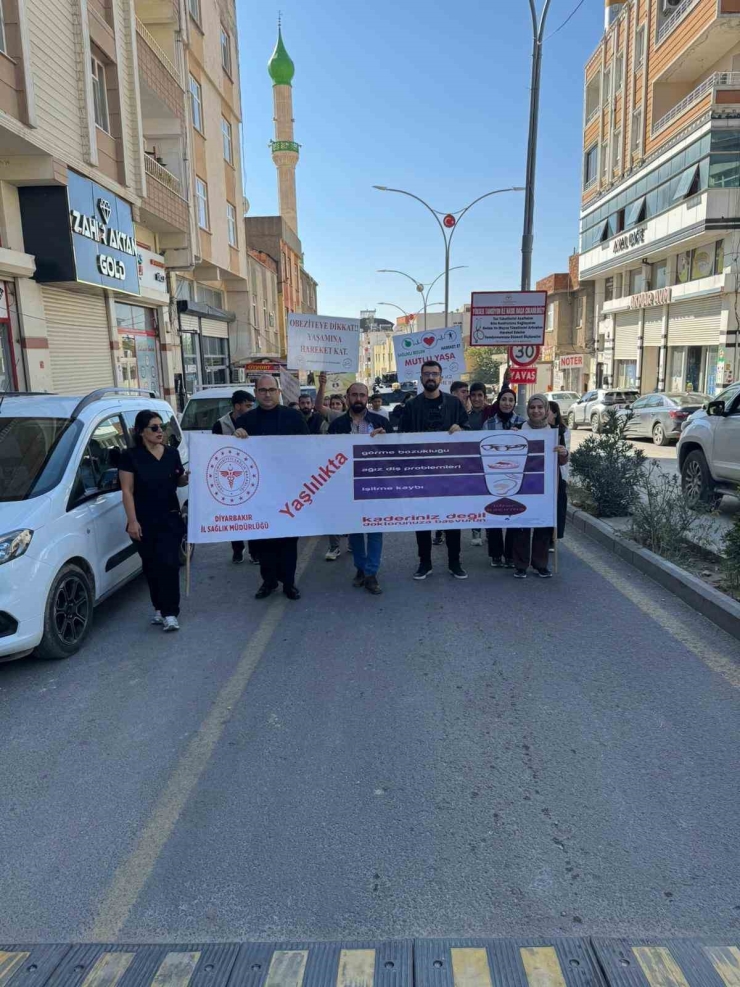 Dicle’de Sağlıkçılardan Dünya Yaşlılar Ve Yürüyüş Günü Etkinliği