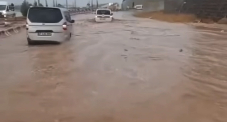 Gaziantep’te Şiddetli Sağanak Hayatı Olumsuz Etkiledi
