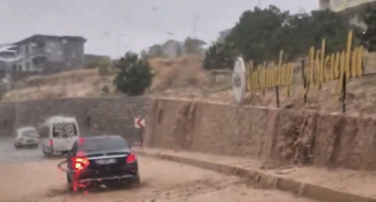Gaziantep’te Şiddetli Sağanak Hayatı Olumsuz Etkiledi