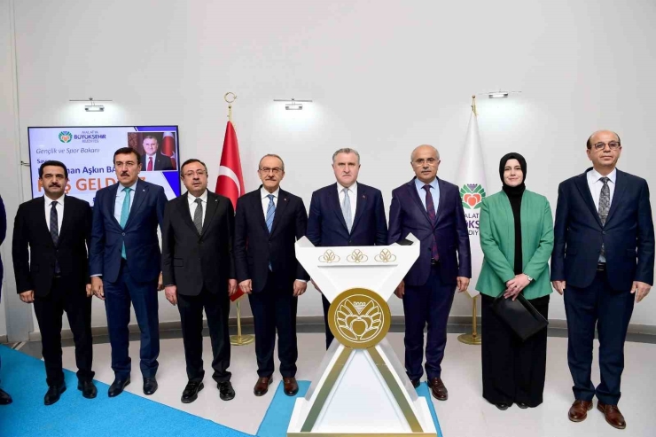 Bakan Bak: "güzel Projeler Kazandırıldıkça Gençlerimiz Faydalanacak, Desteklerimiz 2026’da Da Devam Edecek"