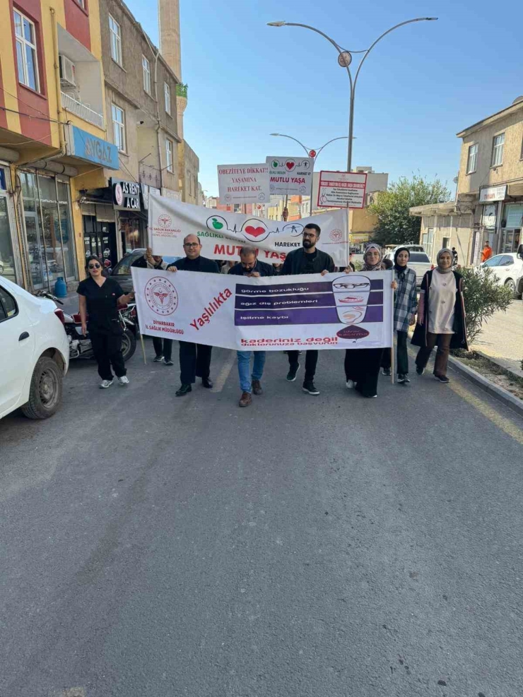 Dicle’de Sağlıkçılardan Dünya Yaşlılar Ve Yürüyüş Günü Etkinliği