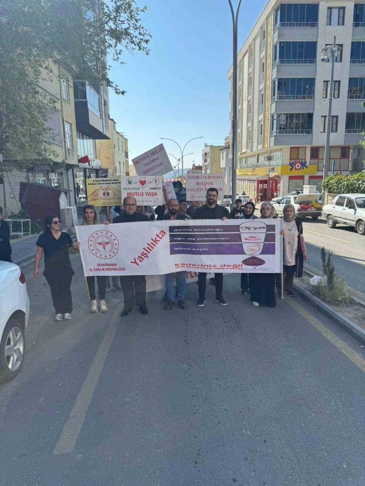 Dicle’de Sağlıkçılardan Dünya Yaşlılar Ve Yürüyüş Günü Etkinliği