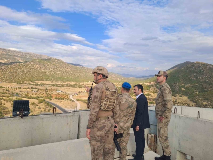 Dicle Kaymakamı Mustafa Atış Askeri Üs Bölgesini Ziyaret Etti