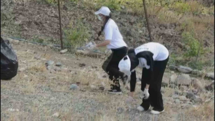 ‘kulp Benim Evim’ Projesi Kapsamında Öğrenciler Çöp Topladı