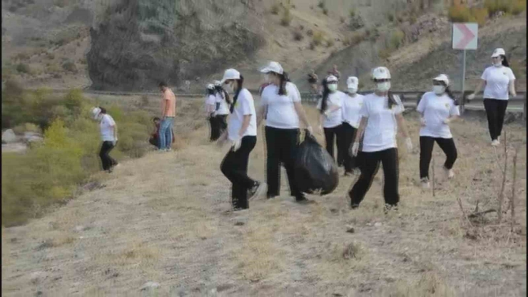 ‘kulp Benim Evim’ Projesi Kapsamında Öğrenciler Çöp Topladı
