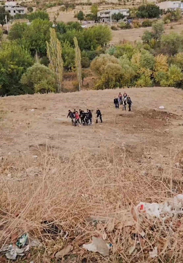 Diyarbakır’da Tarlada Erkek Cesedi Bulundu
