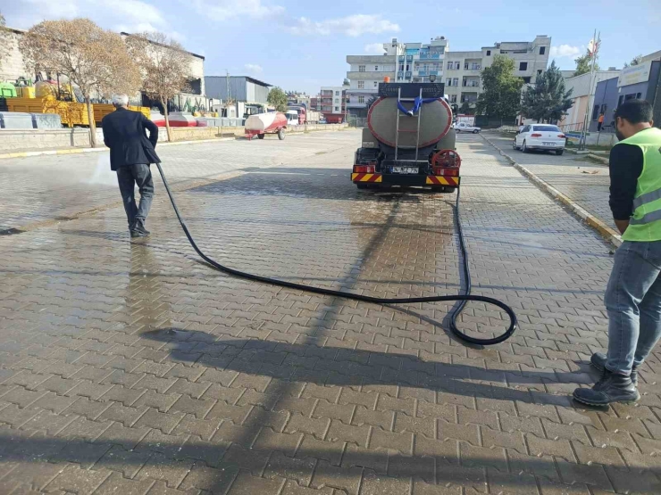 Eyyübiye Belediyesi Kirlenen Sokakları Yıkadı