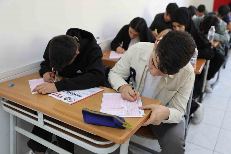 Haliliye Belediyesi’nden Öğrencilere Türkiye Geneli Deneme Sınavı