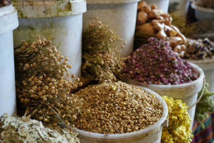 Gaziantep’te Havaların Soğumasıyla Vatandaşlar Aktarların Yolunu Tuttu