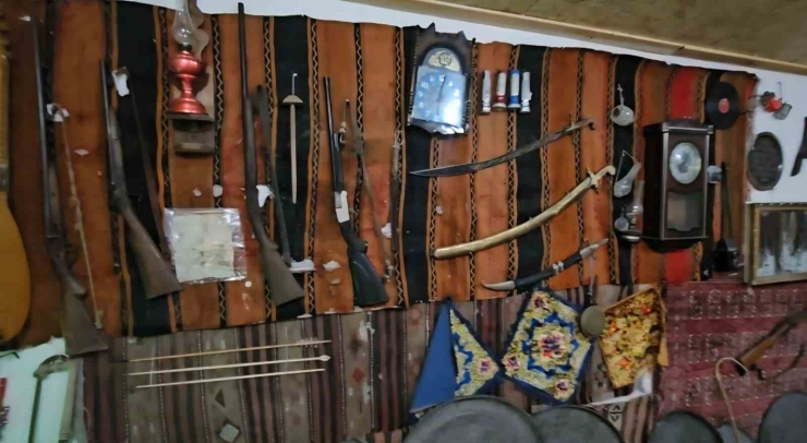 25 Yıldır Antika Biriktirerek Geçmişin İzlerini Günümüze Taşıyor