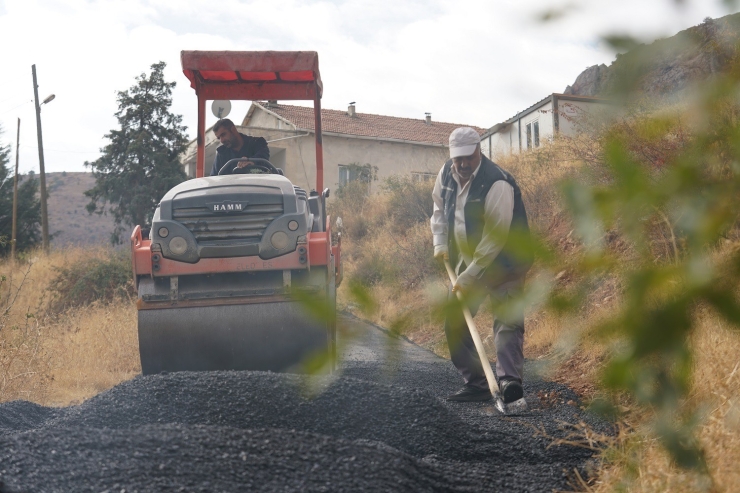 Yeşilyurt’ta Kış Öncesi Asfalt Çalışmaları Hızlandı