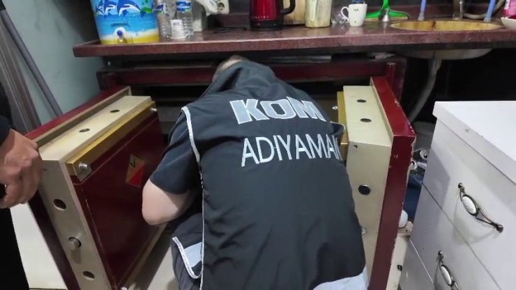 Özel Harekat Destekli Kaçak Elektronik Eşya Operasyonu: 5 Gözaltı