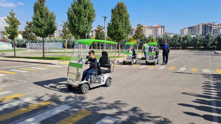 Gkv’li Minikler Trafik Kurallarını Öğreniyor