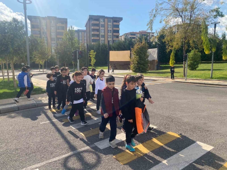 Gkv’li Minikler Trafik Kurallarını Öğreniyor