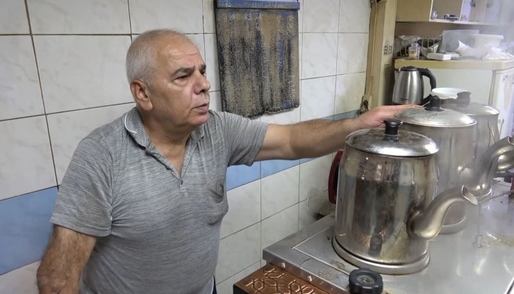 Tarihi Bakırcılar Çarşısı’nın Yarım Asırlık Çaycısı