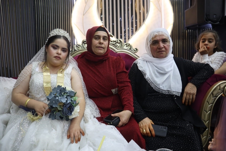 Babası Vasiyet Etti, Down Sendromlu Gencin Gelinlik Hayali Gerçek Oldu
